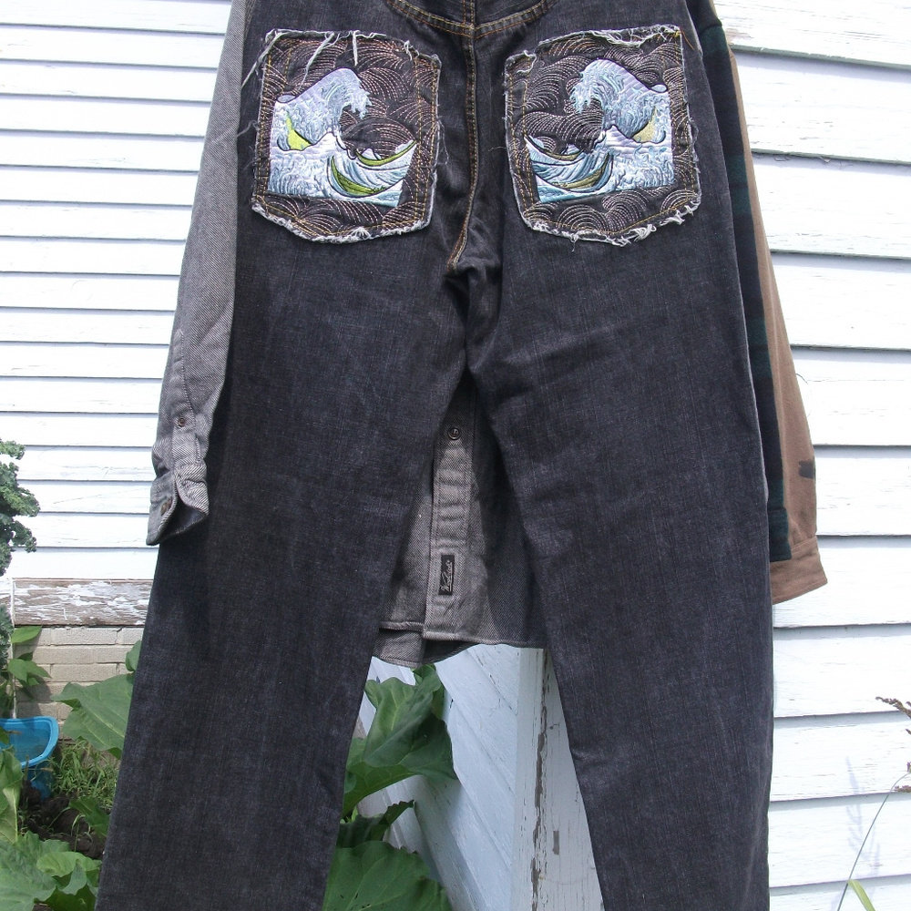 Mens 34 selvedge Embroidered Tsunami Waves Jeans